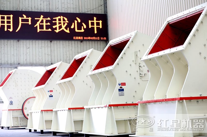錘式破碎機(jī)車間實(shí)拍圖，多種型號(hào)可供挑選